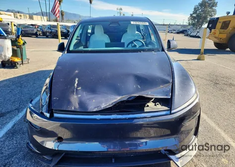 2026 Tesla Model Y z USA, uszkodzony, nr VIN 7SAYGDEE4TF408018